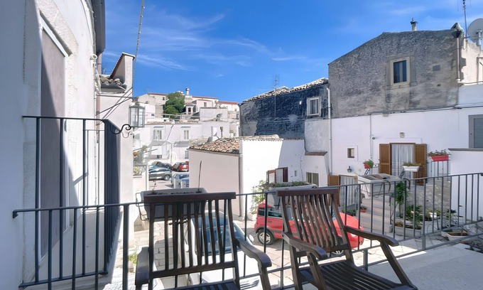 Monte Sant'Angelo Apartment | Studio 'Le Antiche Mansioni 2' with Air Conditioning