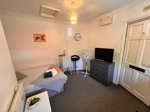 Leabridge Apartment | Studio London Hackney near Homerton Hospital