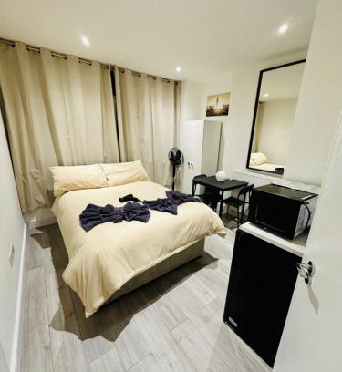 Magherafelt Apartment | Studio near Piccadilly Circus