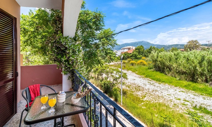 Vassiliki Apartment | Studio "Phaephon" with Sea View, Garden & Wi-Fi