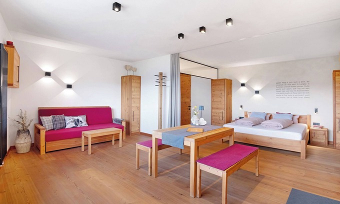 Laudes Apartment | Studio 'Röfen Mittelröfen' with Mountain View, Shared Terrace and Wi-Fi