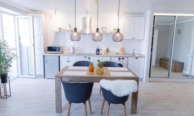 Zarichnyi District Apartment | Studio Suite near Lake with Jacuzzi