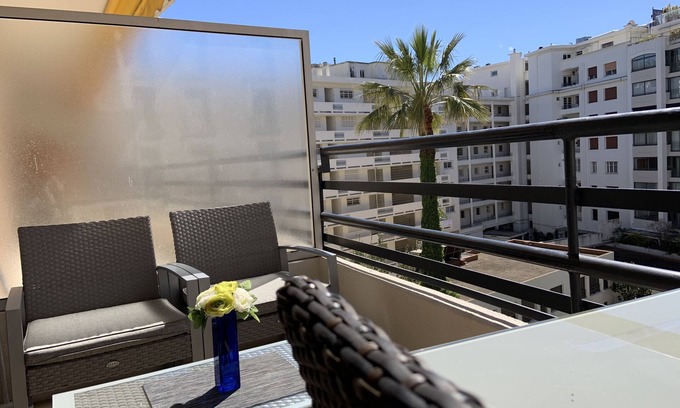 Cannes City Centre Apartment | Studio terace in Cannes, quiet, 50m away from the beaches of the Croisette, close to the Palais des Festivals