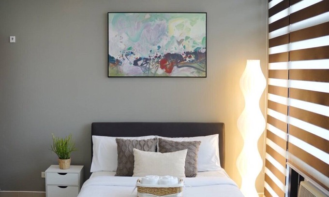 Downtown Condo | Studio type Condo with City View, FAST WIFI, 55” TV, Gym, Pool, & near Nightlife