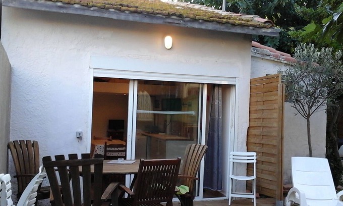 Le Grau-dʼAgde Apartment | Studio with mezzanine near the port, with garden