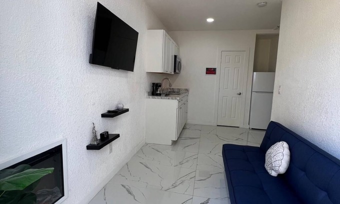 Palm Springs North Apartment | Studio with Private Entry - Full Kitchen & Pool Access