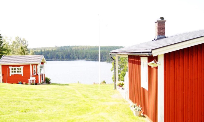 Bruzaholm House | Stuga med sjöutsikt.