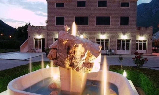 Komolac Apartment | Stuning villa in Komolac with balcony