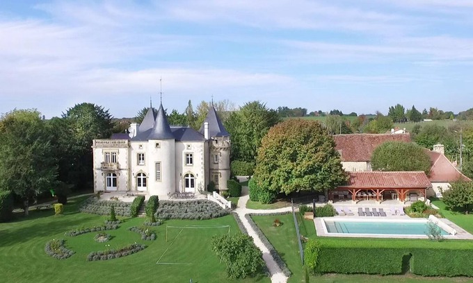 Saint-Sulpice-d'Excideuil House | Stunning Manor house, with pool set in 2 acres of enclosed gardens -sleeps 12