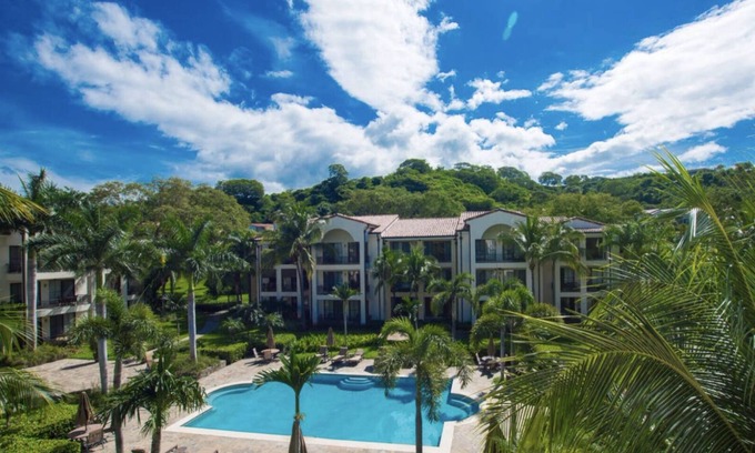 Coco Condo | Stunning and comfortable condo with pool view in Pacifico!