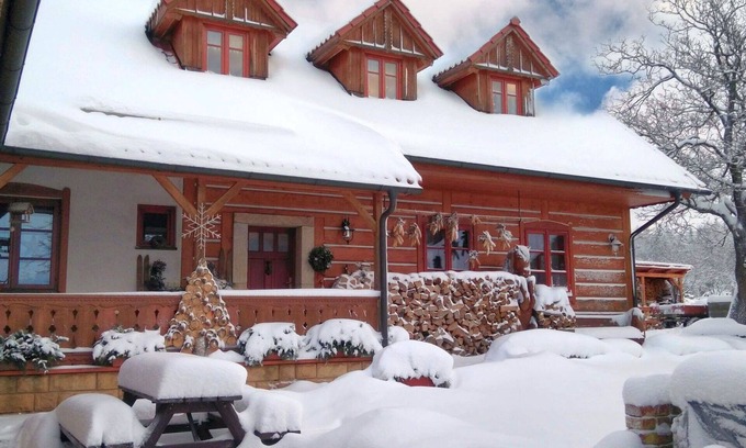 Uhlejov Villa | Stunning private villa for 24 guests with WIFI, private pool, TV, terrace and pets allowed