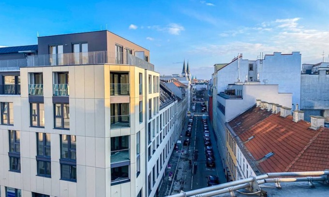 Favoriten Hotel | Stunning 12BR. Floor - Perfect for 24 People Group