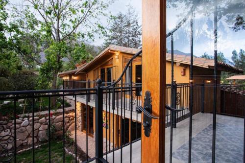 Urubamba House | Stunning 1BR House in Camino Real