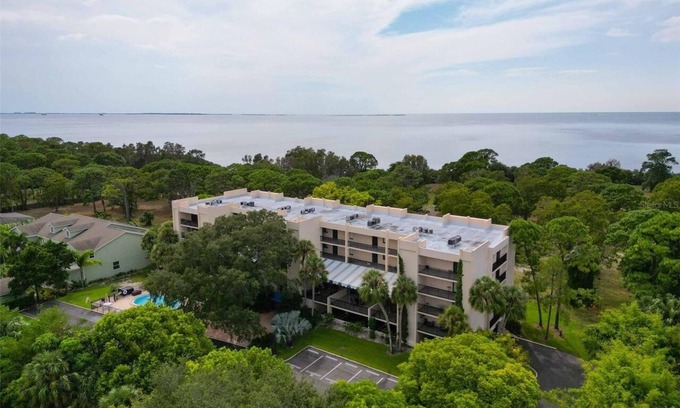 Tarpon Springs Condo | Stunning 2 bed 2 bath condo with access to the Gulf of Mexico! 3 month minimum.