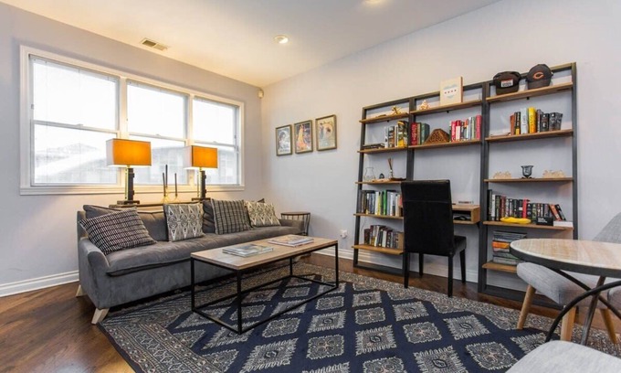 Noble Square Apartment | Stunning 2 Floor Apt with Rooftop - view of Loop!