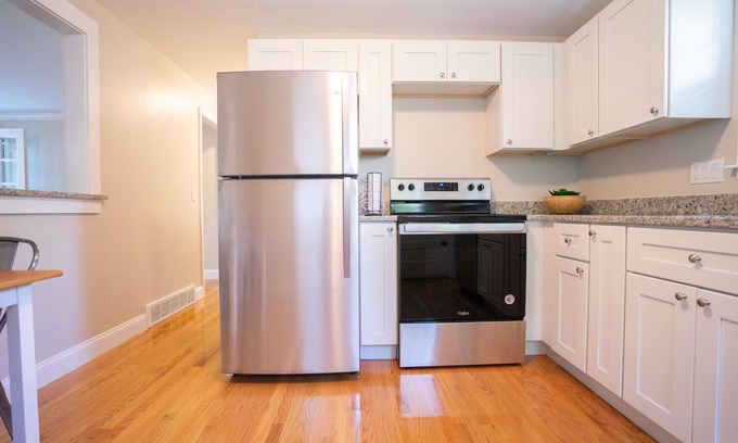 Top of the Hill House | Stunning 2BR/1BA home in Newport with Parking