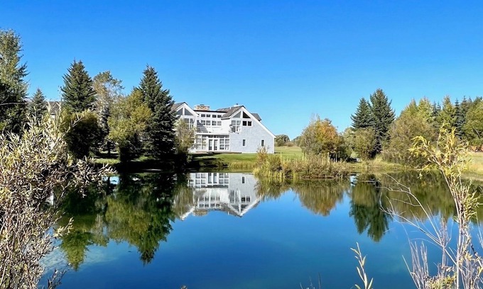 Wilson House | Stunning 4 Bedroom in Wilson WY with Teton Views. Long Term Rental.