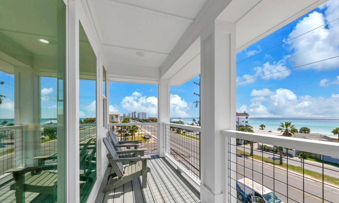 Bahama Beach House | ☀️Stunning 6BR Home-Private Pool-Across from Beach-Golden Seashell East☀️