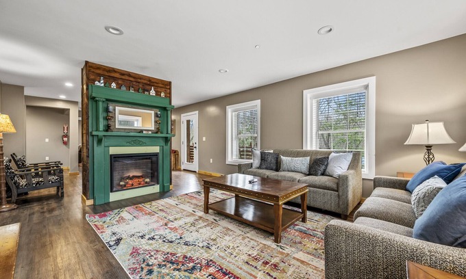 Gatlinburg House | *Stunning 8BR Mountain Lodge! HUGE Yard + Pets OK!