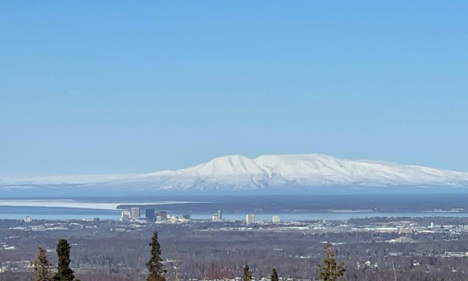 Basher House | Stunning Alaskan home in Anchorage on edge of wilderness. Dog friendly.