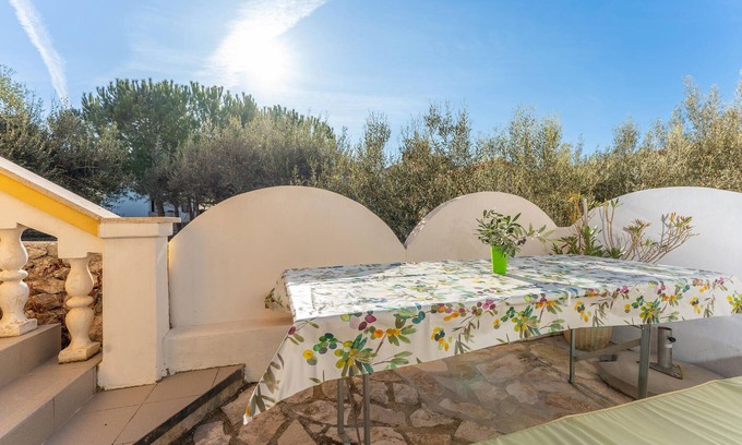 Zdrelac Apartment | Stunning apartment in Zdrelac with WiFi