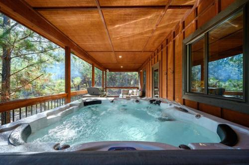 Broken Bow House | Stunning Balcony View Frequent Deer Sightings