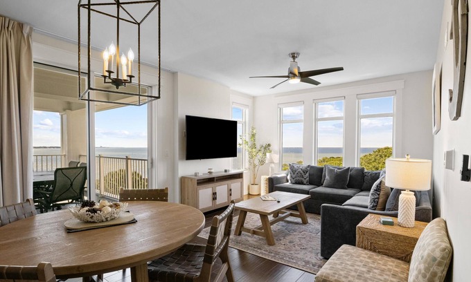 Baytowne Wharf Condo | Stunning Bay Views: 3 Bedroom 3 Bathroom Oasis in Elation with Three King beds and Sleeper Sofa at Sandestin Golf and Beach Resort!