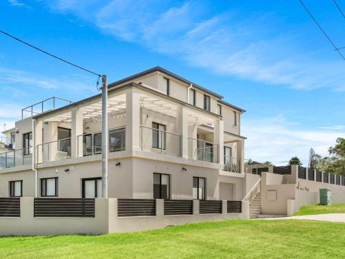 Copacabana House | Stunning Beachside Unit, Great amenities and Space
