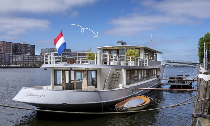 Eastern Docklands Boat Rental | Stunning boat with a view - luxurious with sauna