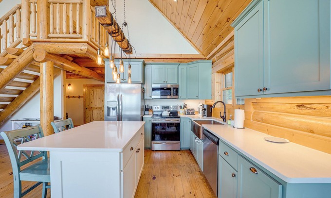 Banner Elk Cabin | Stunning Cabin w/Fire Pit in Banner Elk!