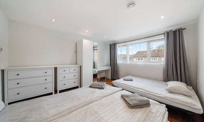 Kennington House | Stunning Central Large 6BR House & Garden, minutes from Waterloo & tourist spots