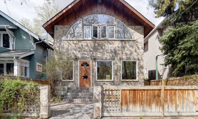 Hillhurst House | Stunning character home in the heart of walkable Kensington