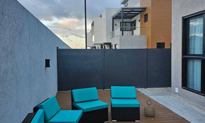Discovery Bay Villa | Stunning Coastal 3-bedroom villa with pool and private beach, WiFi and AC
