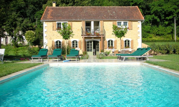 Cales House | Stunning Dordogne riverside villa with heated salt pool, 10min walk to Tremolat