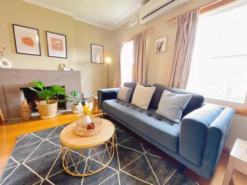 Glenorchy House | Stunning Hobart 3-bed home- close to shopping centers