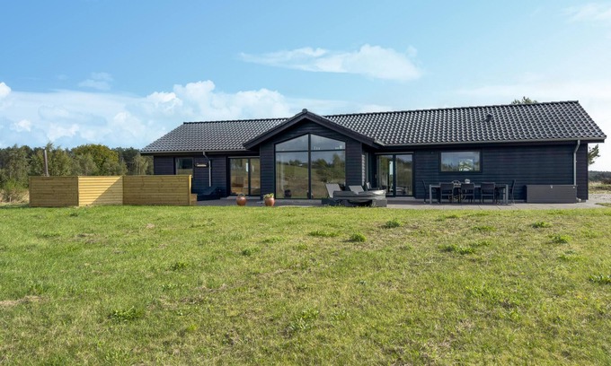 Egsmark Strand House | Stunning home in Ebeltoft with sauna