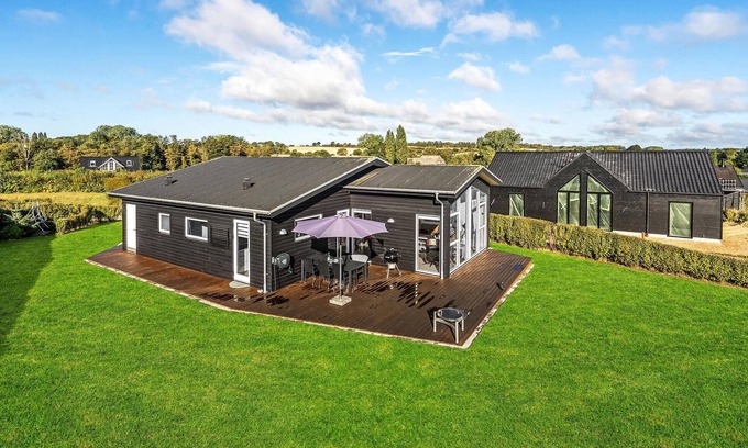 Frørup House | Stunning home in Frørup with kitchen