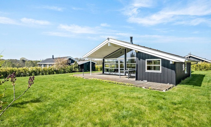 Frørup House | Stunning home in Frørup with kitchen