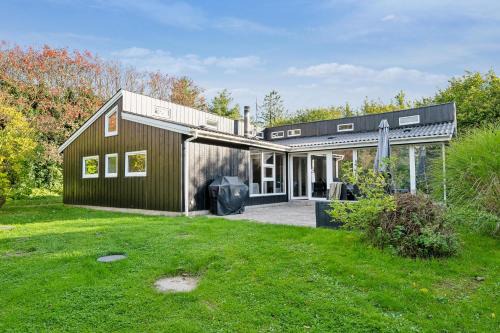 Skødshoved Strand House | Stunning Home In Knebel With 3 Bedrooms, Swimming Pool And Wifi