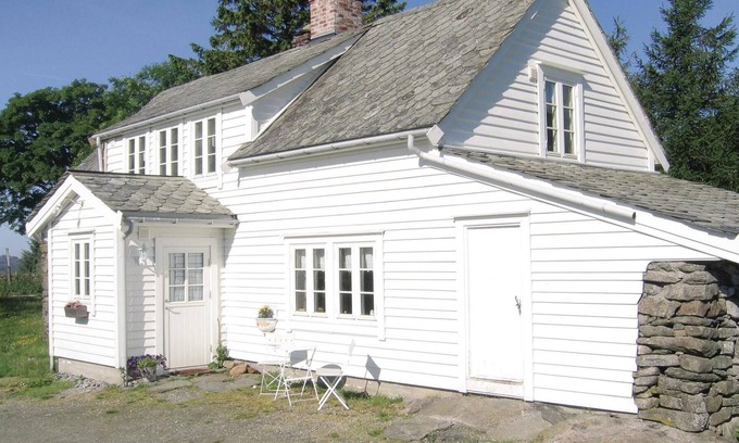 Radoy House | Stunning Home in Manger With 3 Bedrooms and Wifi