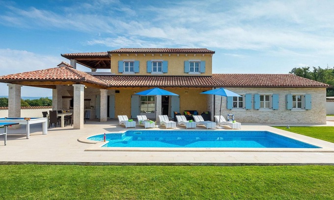 Pavicini House | Stunning home in Marcana