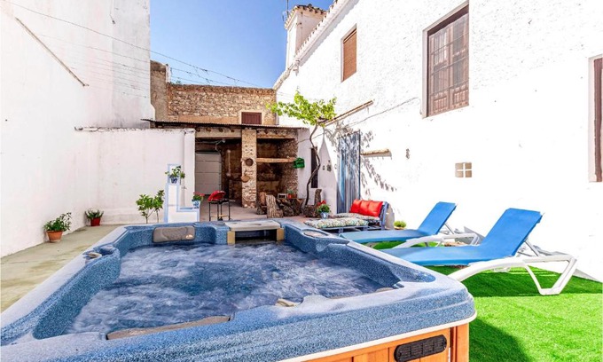 Padul House | Stunning Home In Padul With Kitchen