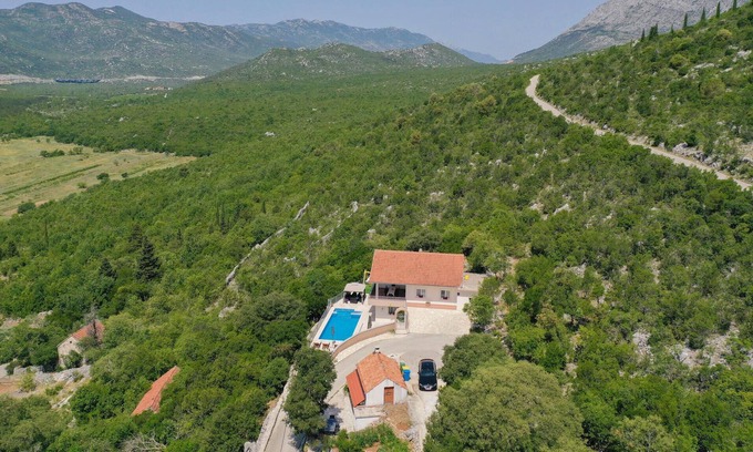 Vrgorac House | Stunning Home in Zavojane With Wifi and 4 Bedrooms