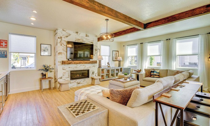 Park City House | Stunning Home w/Hot Tub Near Park City Skiing!