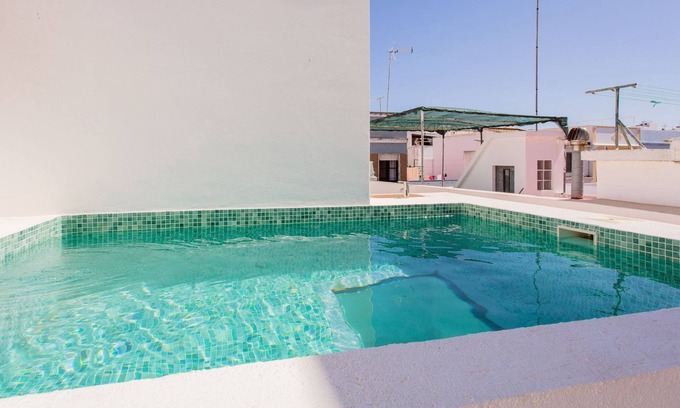 Fuseta House | Stunning House With Rooftop and Pool by LovelyStay
