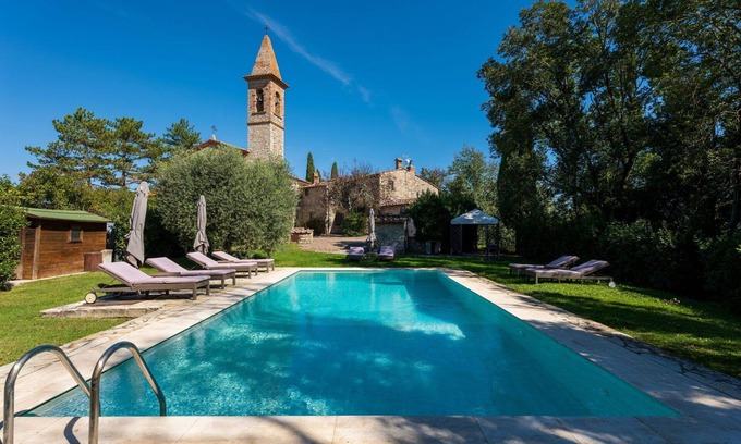 Castellina in Chianti Villa | Stunning private villa with private pool, WIFI, TV and patio, close to Greve In Chianti