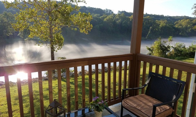 Table Rock Condo | Stunning Lakefront! Stunning View! Pet Friendly! Superior furnishings, NO fees!