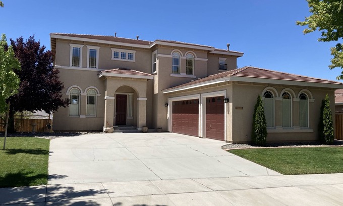 Sparks Villa | Stunning Mtn. View Chateau 6 Bed/4 Bath Hot Tub BBQ near Red Hawk Golf and TAHOE