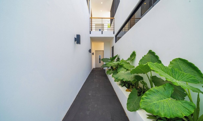 Potrero House | Stunning new 4-bedroom ocean view modern beach home overlooking Flamingo Marina.