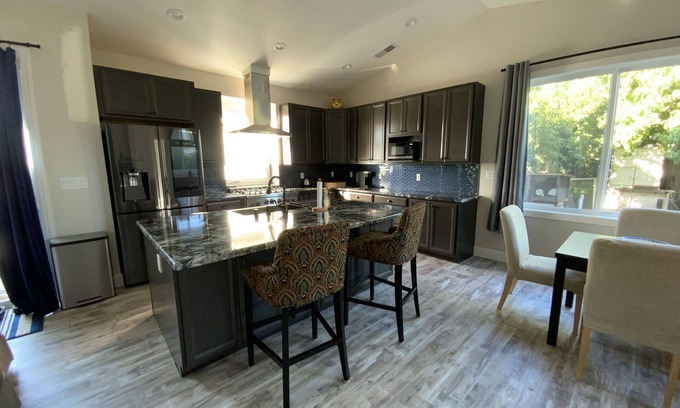 Redwood City House | Stunning New Custom-Built Home, 12' Ceilings, Chef's Kitchen, and Fruit Orchard